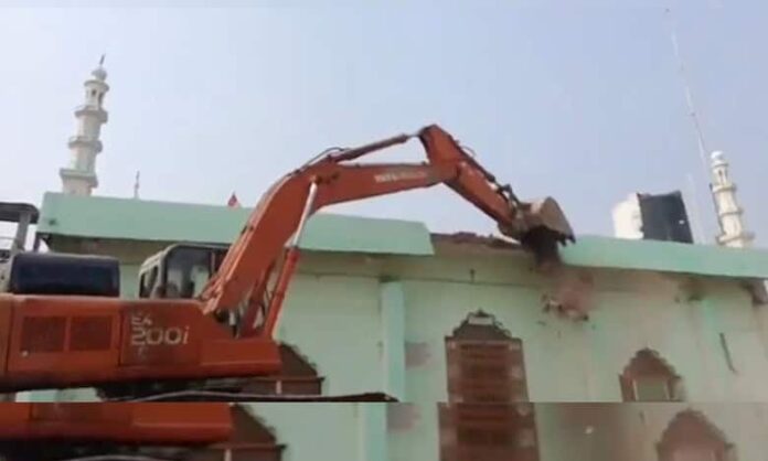 هدم مسجد و257 منزلاً في أوجين بماديا براديش لتوسيع ممر معبد “ماهاكاليشوار”