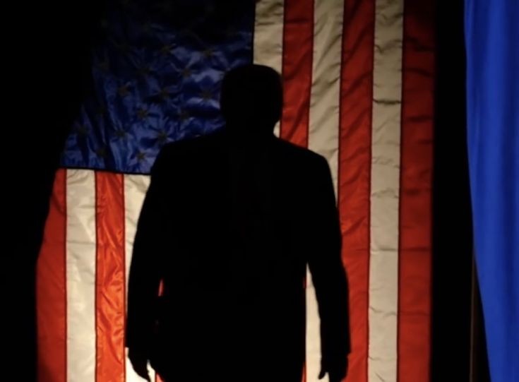 تحذر جماعات حقوقية من أن الأمر التنفيذي الذي أصدره ترامب سيعيد فرض ما يُعرف بـ”حظر السفر” على المسلمين