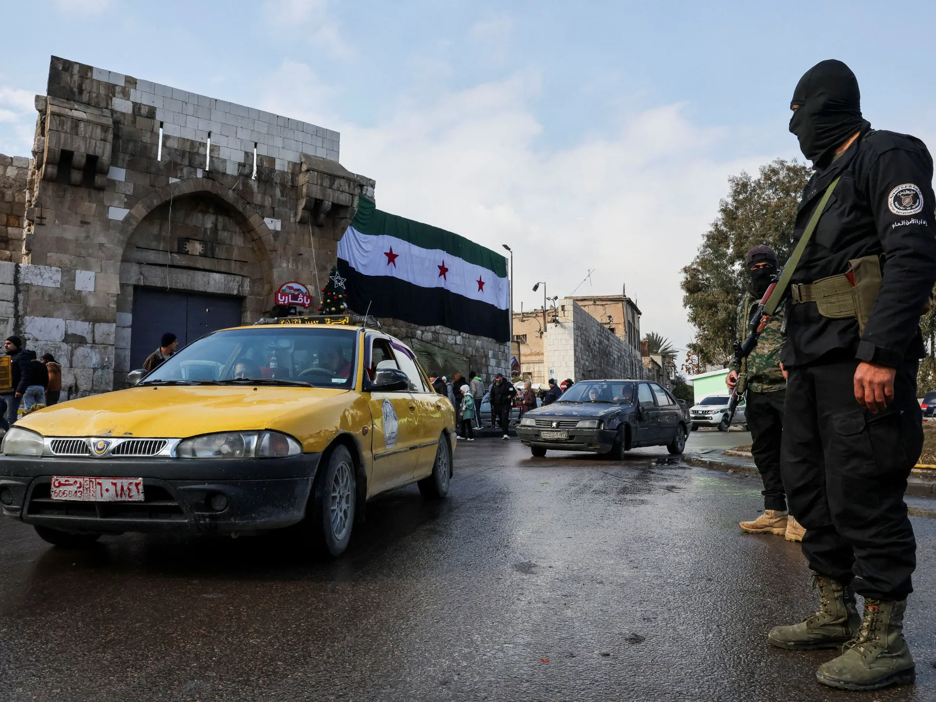 قادة سوريا الجدد يلجأون لتعاليم الإسلام في سعيهم لإعادة بناء الشرطة