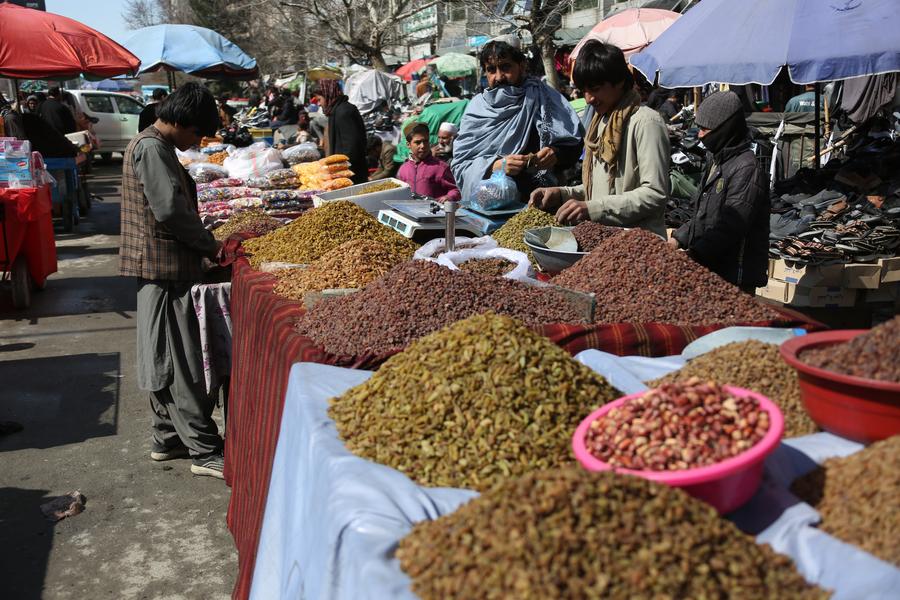 الأفغان يحتفلون بشهر رمضان وسط ضائقة اقتصادية وعقوبات 25 الأفغان يحتفلون بشهر رمضان وسط ضائقة اقتصادية وعقوبات