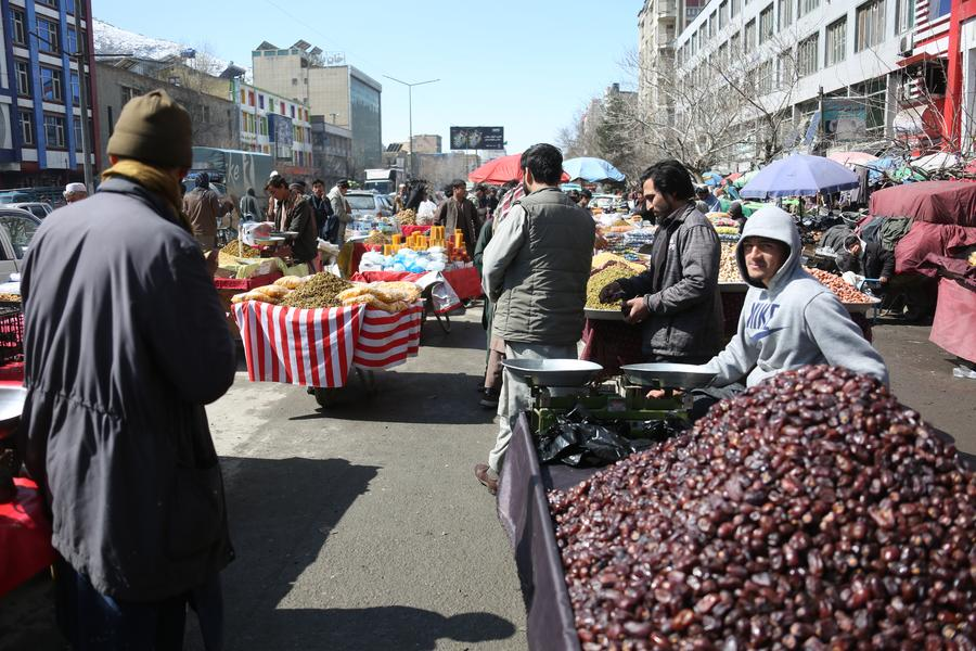الأفغان يحتفلون بشهر رمضان وسط ضائقة اقتصادية وعقوبات 2 image