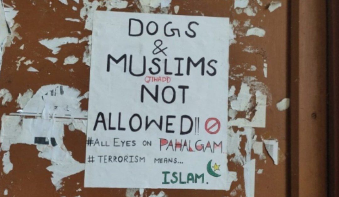 ممنوع دخول الكلاب والمسلمين”: ظهور ملصق كراهية في جامعة بيدهان تشاندرا الزراعية