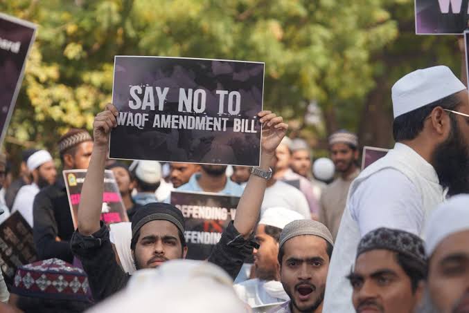 احتجاز مئات من المسلمين في الهند لارتدائهم أشرطة ذراع سوداء احتجاجًا ضد مشروع قانون الأوقاف