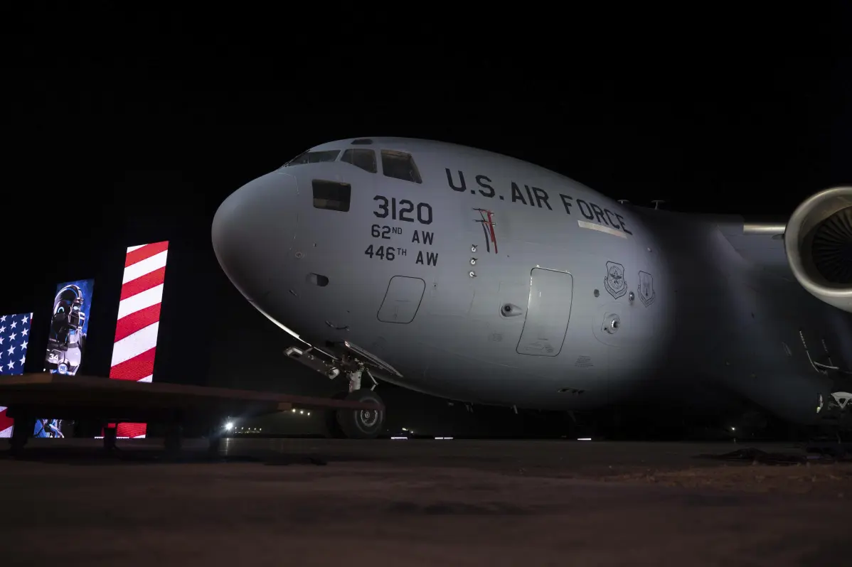 ترامب يزور أكبر قاعدة عسكرية أمريكية في الشرق الأوسط 34 ترامب يزور أكبر قاعدة عسكرية أمريكية في الشرق الأوسط