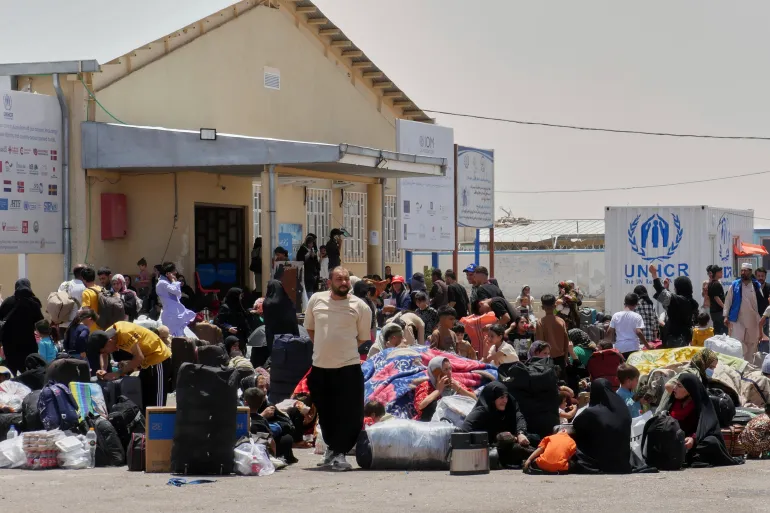 حملة قمع اللاجئين الأفغان في إيران بعد الحرب مع الاحتلال الإسرائيلي 13 حملة قمع اللاجئين الأفغان في إيران بعد الحرب مع الاحتلال الإسرائيلي