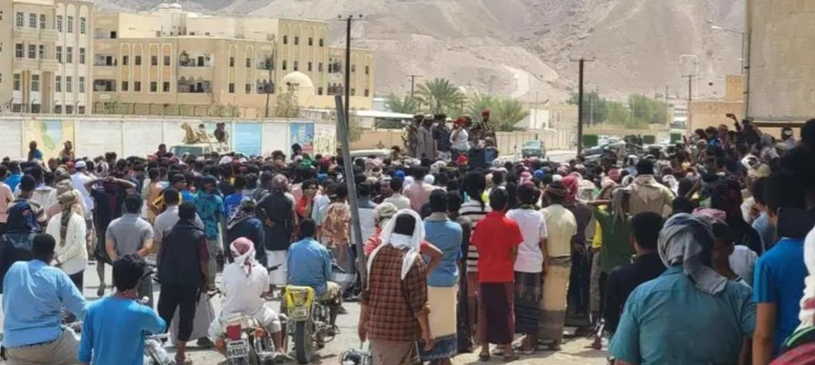 احتجاجات حضرموت: مطالب شعبية متصاعدة وسط قمع أمني ومحدودية الخدمات 6 GyAozFgWMAMBg o 1