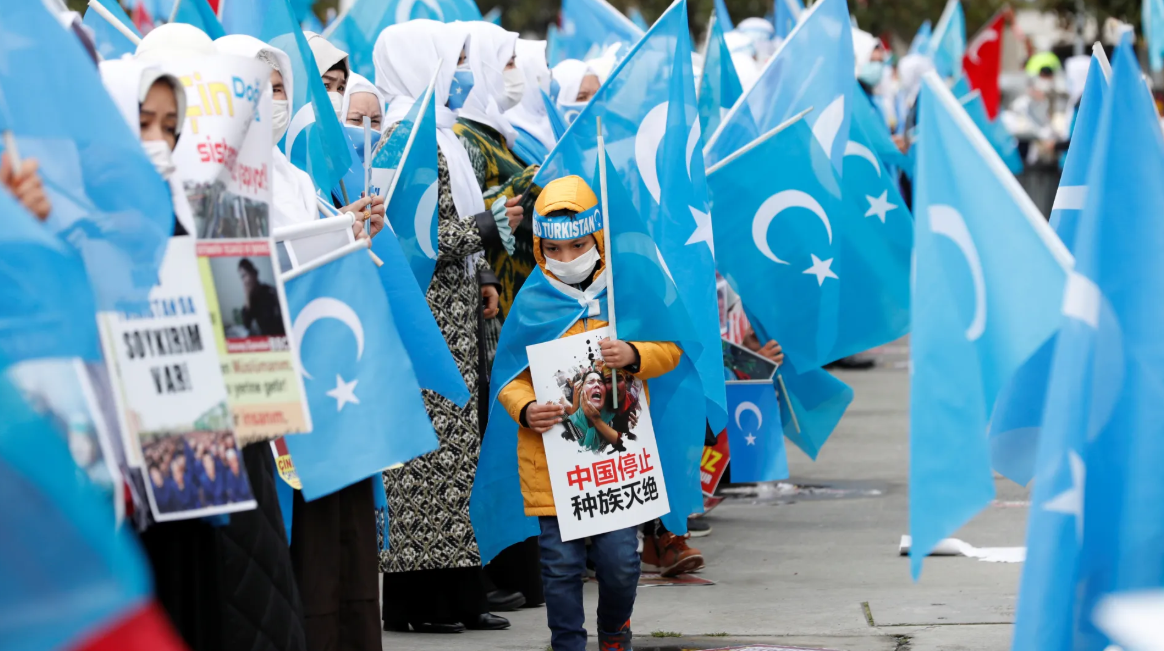 تصاعد الضغوط العالمية على الصين بسبب العمل الجبري للأويغور