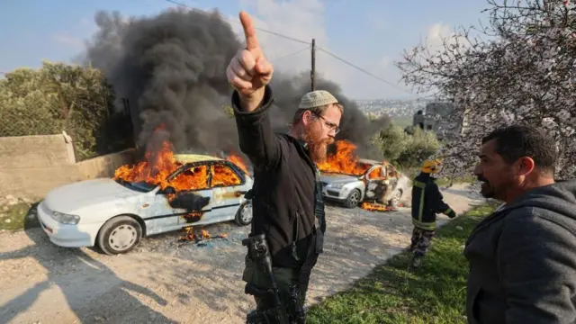 عنف المستوطنين في الضفة… معاناة لا تنتهي لأهلها 32 عنف المستوطنين في الضفة… معاناة لا تنتهي لأهلها