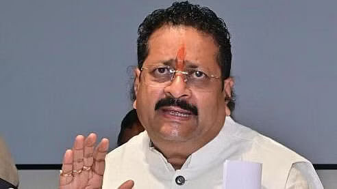 وعد عضو الجمعية التشريعية عن حزب بهاراتيا جاناتا بمنح مبلغ خمسة لامات روبية نقدًا للشباب الهندوس الذين يتزوجون من فتيات مسلمات