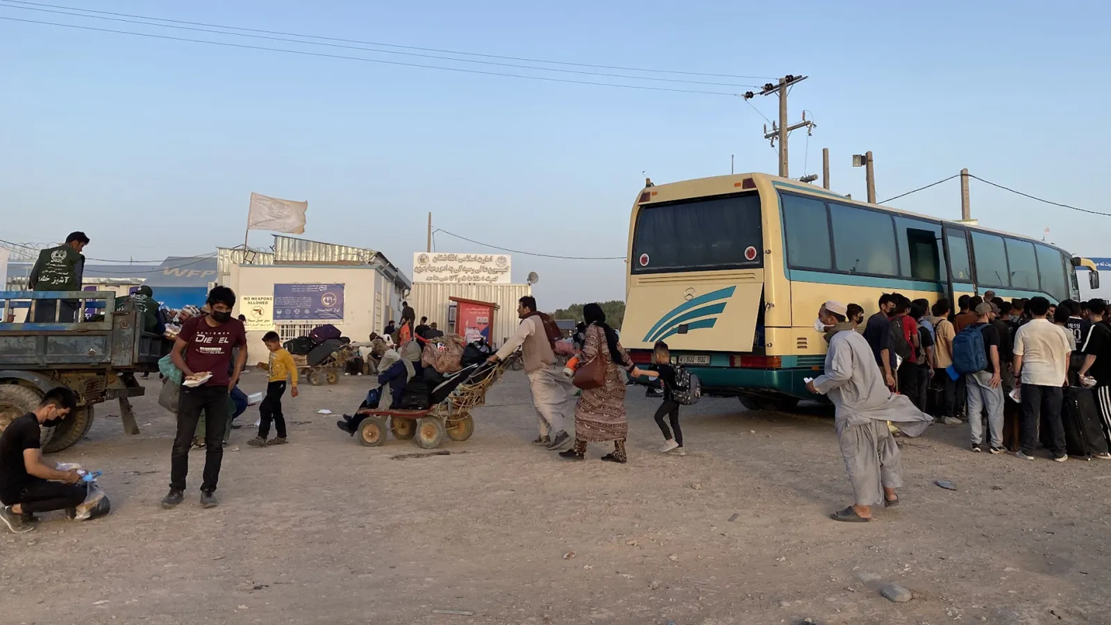 لاجئون بلا مأوى: أفغان في إيران 30 لاجئون بلا مأوى: أفغان في إيران