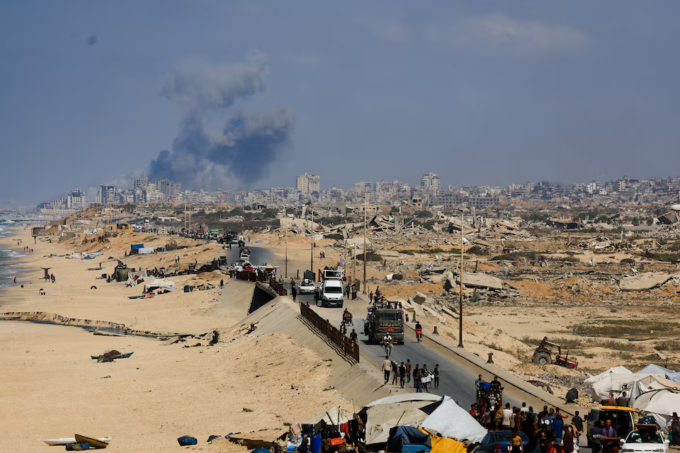 الدبابات تتوغّل عميقاً في غزة، والأطباء يؤكدون أنّ كثيراً من الجرحى ما زالوا عالقين 16 الدبابات تتوغّل عميقاً في غزة، والأطباء يؤكدون أنّ كثيراً من الجرحى ما زالوا عالقين
