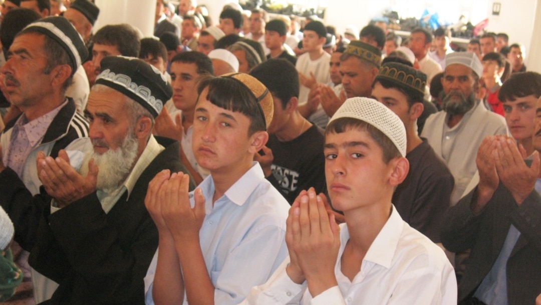 الحرب على الإسلام في طاجيكستان بلد الحضارة الإسلامية!