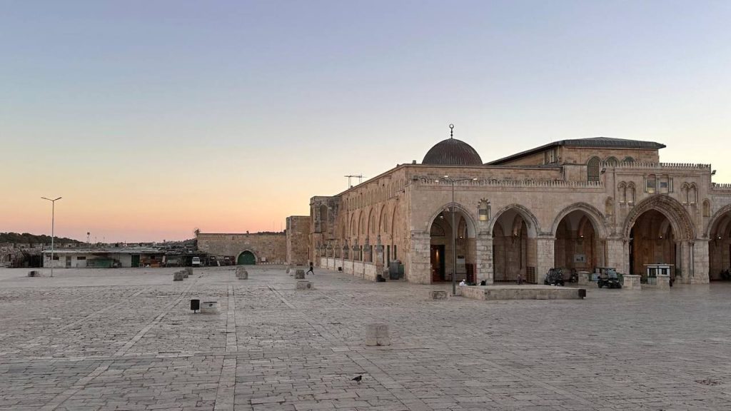 حصاد الأسبوع: أبرز الصور من العالم الإسلامي 24 photo 2025 10 19 00 14 12