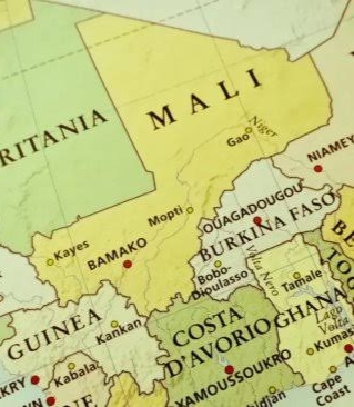 هل تقترب مالي من انقلاب عسكري جديد؟ تداعيات محتملة للحصار المفروض على الوقود من قِبل المتمردين 2 هل تقترب مالي من انقلاب عسكري جديد؟ تداعيات محتملة للحصار المفروض على الوقود من قِبل المتمردين