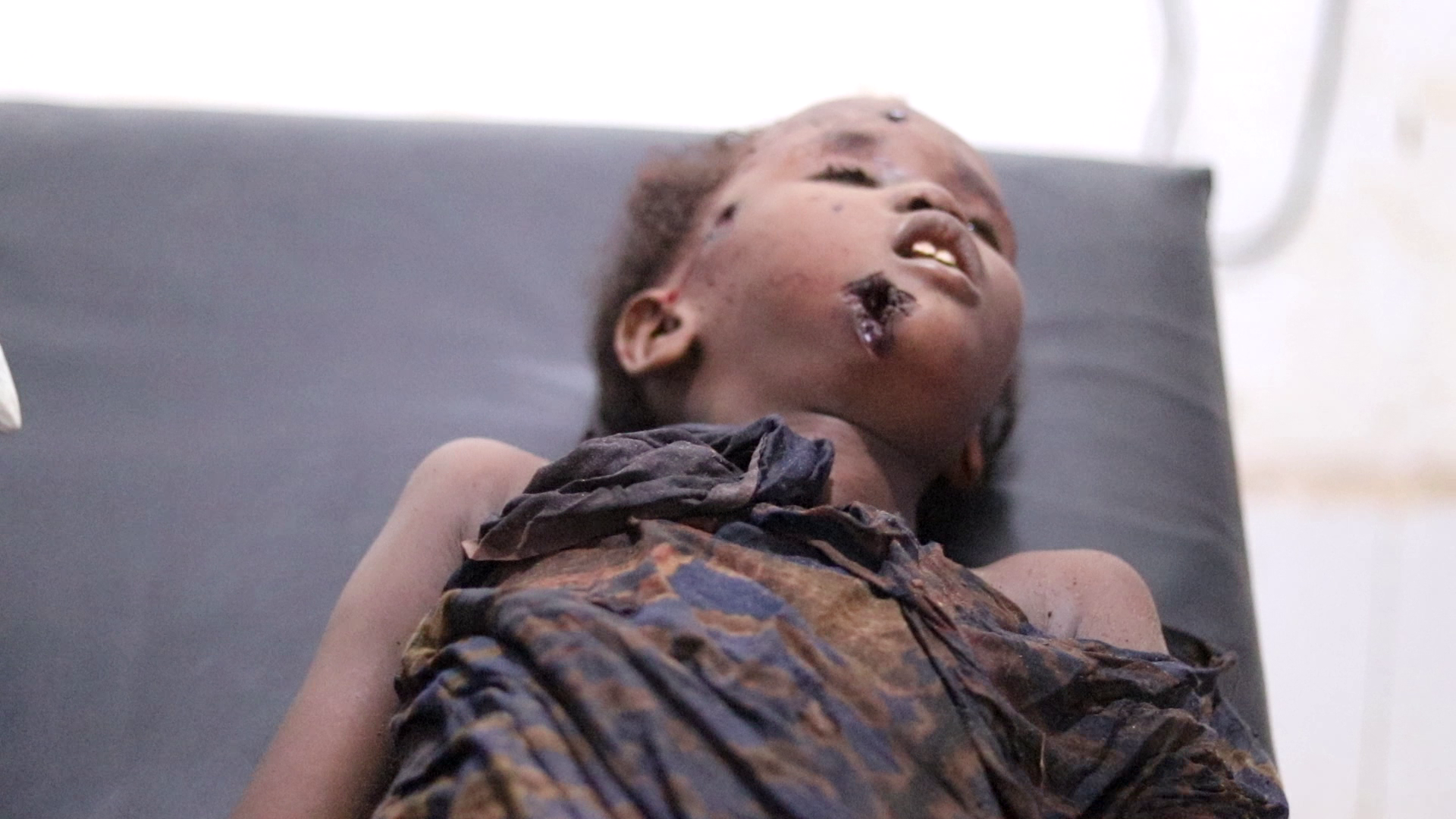 استشهاد 12 صوماليا أغلبهم أطفال ونساء في سلسلة غارات أمريكية جنوب الصومال 2 استشهاد 12 صوماليا أغلبهم أطفال ونساء في سلسلة غارات أمريكية جنوب الصومال