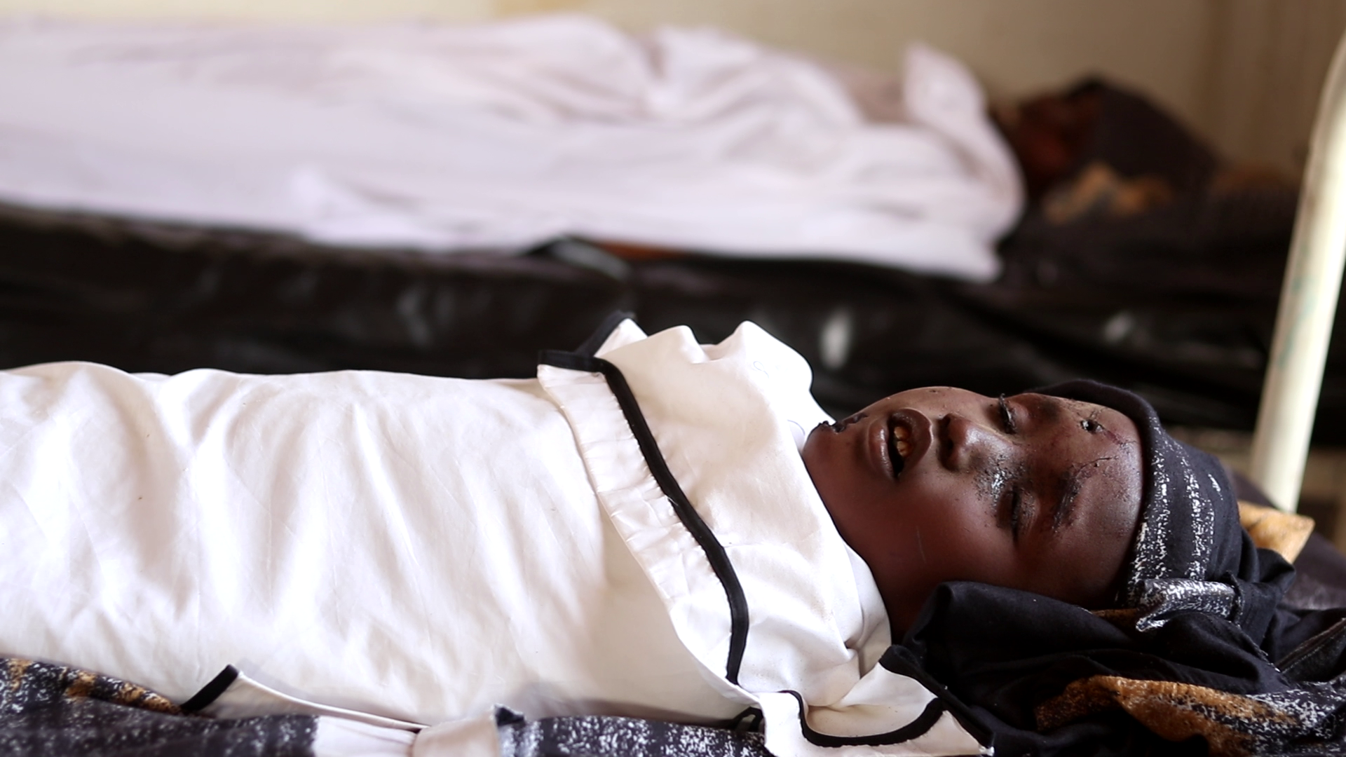 استشهاد 12 صوماليا أغلبهم أطفال ونساء في سلسلة غارات أمريكية جنوب الصومال 21 vlcsnap 2025 11 16 07h50m18s556