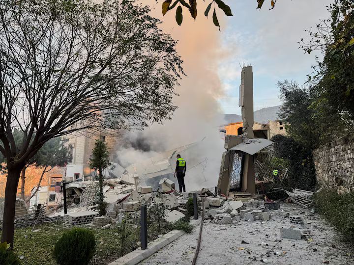 رئيس لبنان وحزب الله منقسمان بشأن توسيع المحادثات مع "إسرائيل" 2 رئيس لبنان وحزب الله منقسمان بشأن توسيع المحادثات مع “إسرائيل”