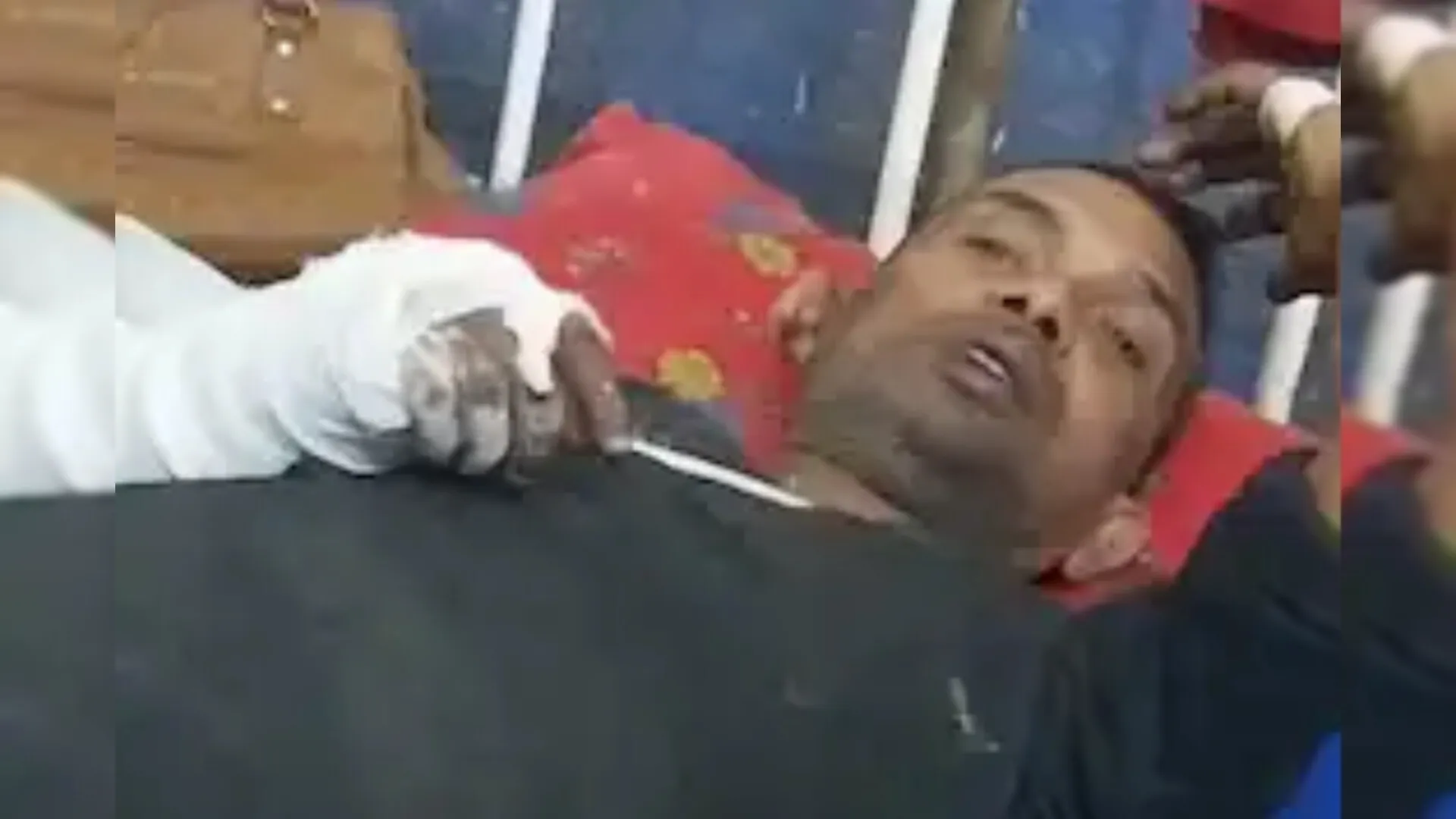 الهند: وفاة بائع أقمشة مسلم جراء الاعتداء الوحشي عليه لكونه "مسلم"! 2 الهند: وفاة بائع أقمشة مسلم جراء الاعتداء الوحشي عليه لكونه “مسلم”!