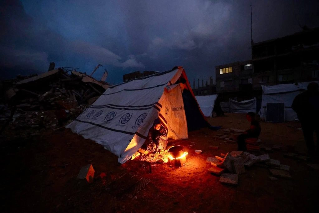 ٢٠٢٥١٢١٩ ٢٣٢٨٢٣