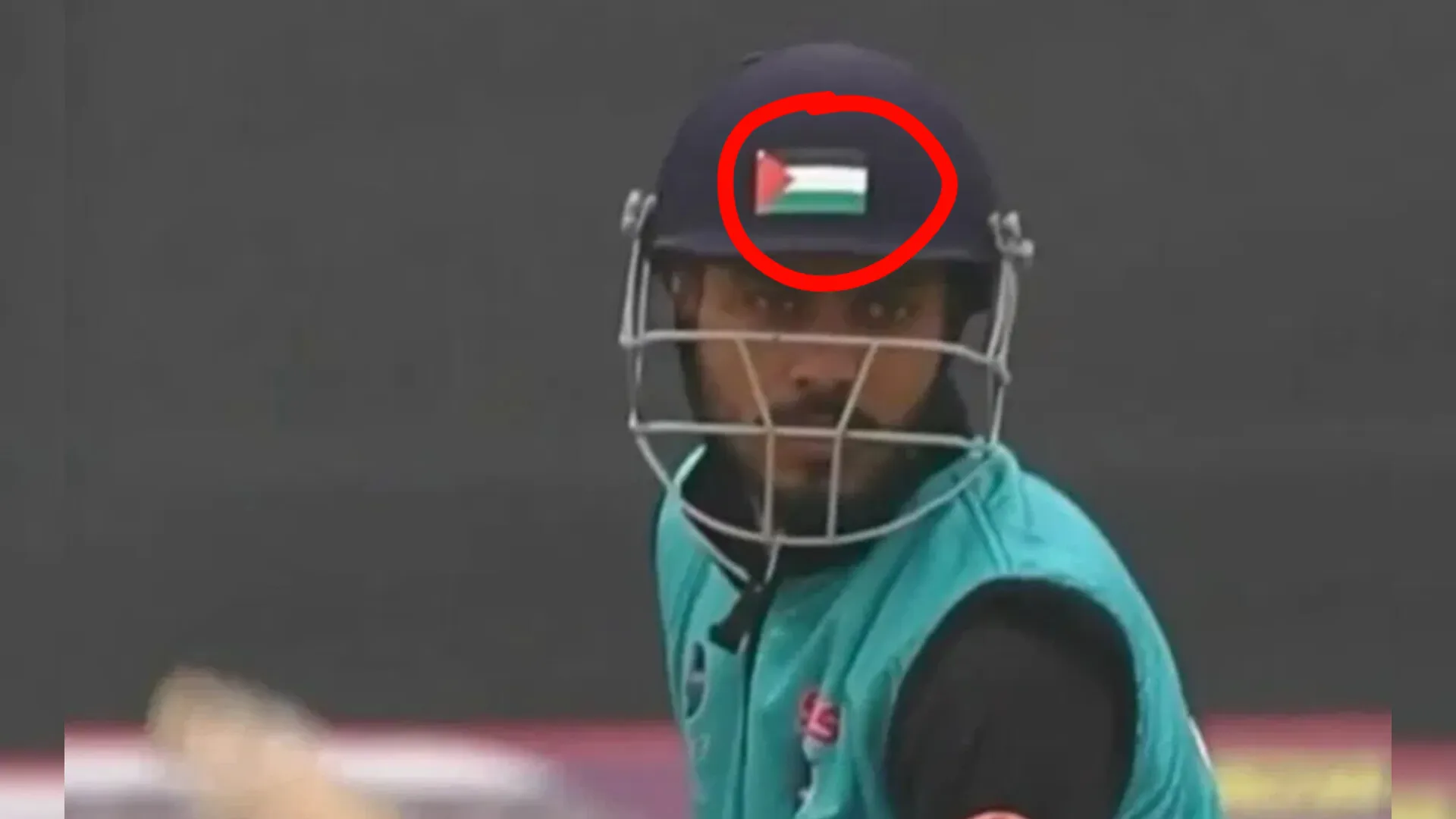 شرطة جامو تفتح تحقيقا مع لاعب كشميري على خلفية وضعه علم فلسطين على خوذته 2 شرطة جامو تفتح تحقيقا مع لاعب كشميري على خلفية وضعه علم فلسطين على خوذته