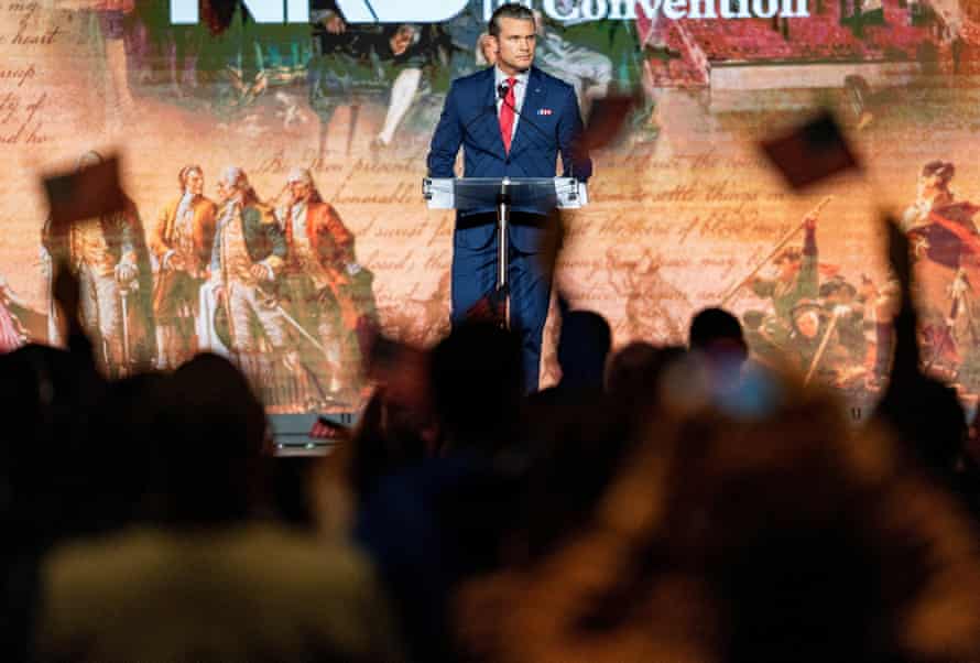 الغارديان: حالة من القلق بعدما أبدى وزير الحرب الأمريكي فرحته بمجزرة حرب إيران 2 1000032261