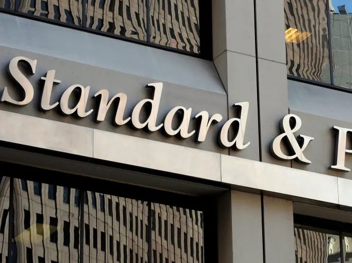 ستاندرد آند بورز: حرب إيران تهدد سيولة البنوك الخليجية ونزوح محتمل بـ307 مليارات دولار