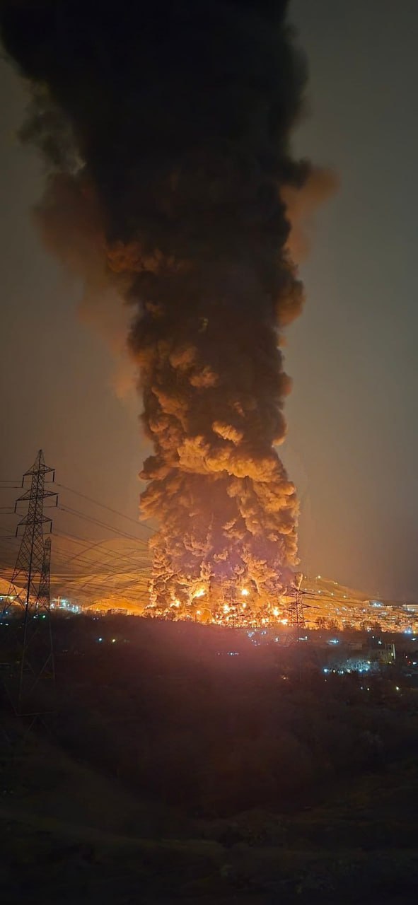 إيران تهدد بشن هجمات انتقامية على منشآت نفطية في الخليج بعد غارات "إسرائيلية" 2 إيران تهدد بشن هجمات انتقامية على منشآت نفطية في الخليج بعد غارات “إسرائيلية”