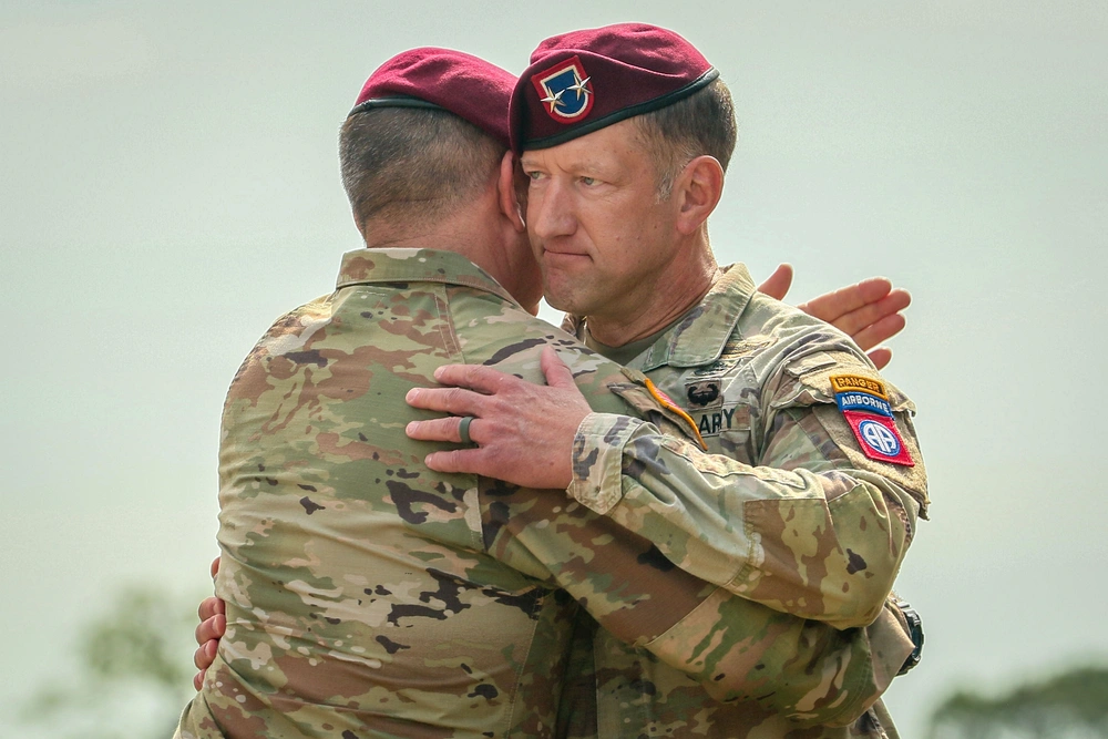 قائد الفرقة 82 المحمولة جواً يُؤمر بالتوجه إلى “الشرق الأوسط” لعملية برية محتملة في إيران