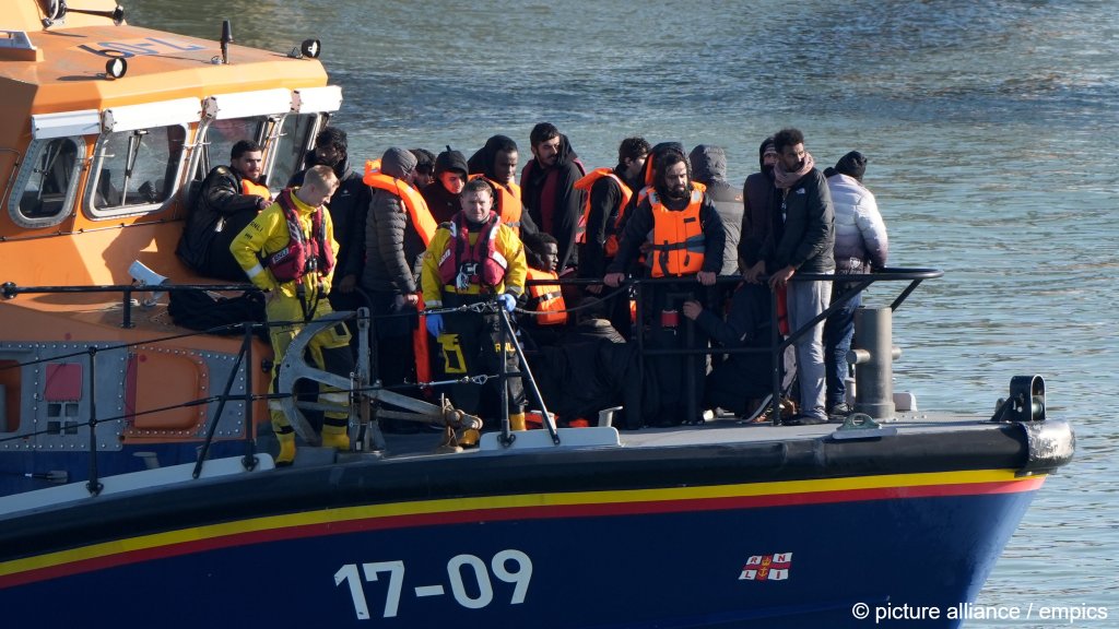 المملكة المتحدة: 605 مهاجرين يعبرون القناة في يوم واحد