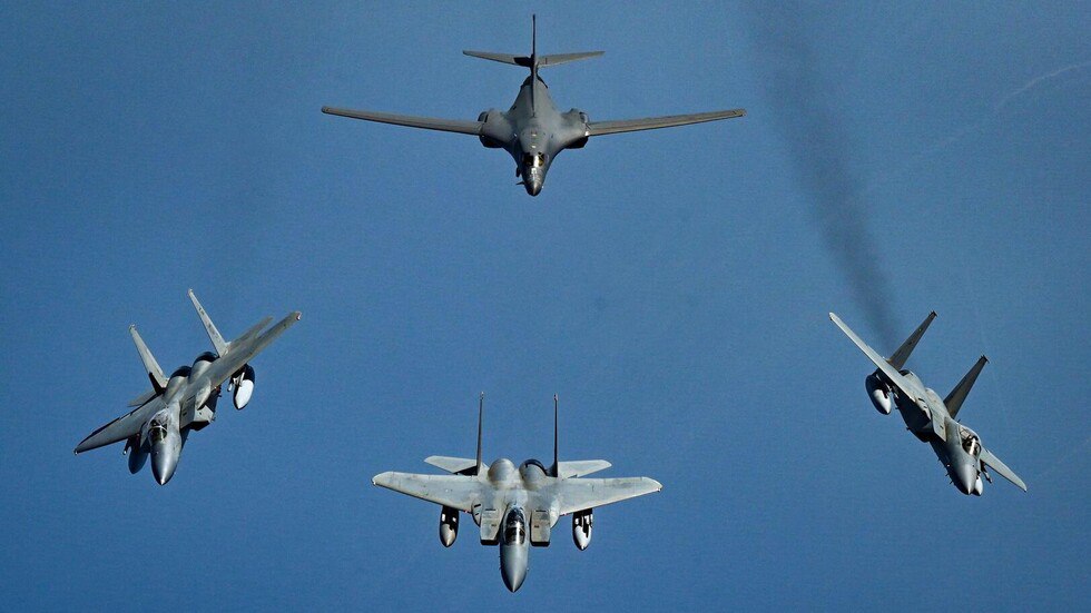 القوتان الجويتان الأمريكية والإسرائيلية تهيمنان بشكل كامل على أجواء إيران وتقوضان أركان النظام الإيراني 7 القوتان الجويتان الأمريكية والإسرائيلية تهيمنان بشكل كامل على أجواء إيران وتقوضان أركان النظام الإيراني