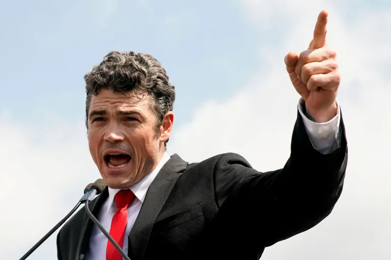 استقالة مدوية تهز إدارة دونالد ترامب احتجاجًا على الحرب مع إيران