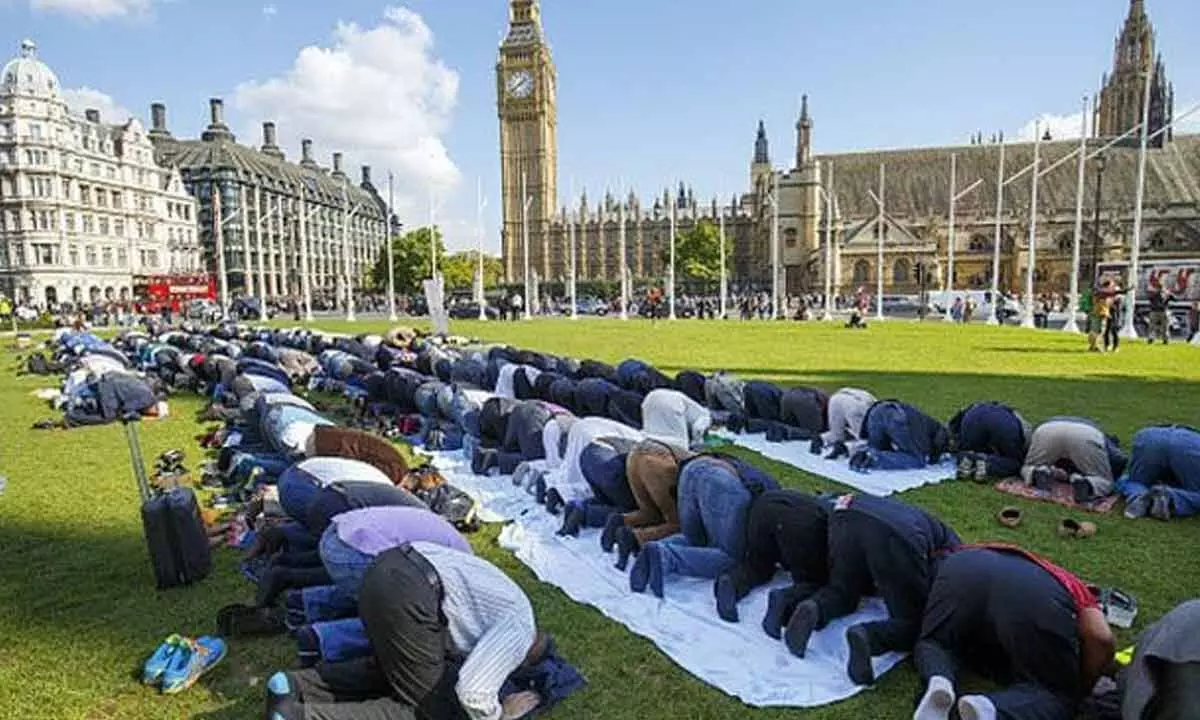 تقرير: نصف مسلمي بريطانيا دون سن 25 عاماً والتحولات الديموغرافية قد تغيّر المشهد السياسي 36 تقرير: نصف مسلمي بريطانيا دون سن 25 عاماً والتحولات الديموغرافية قد تغيّر المشهد السياسي
