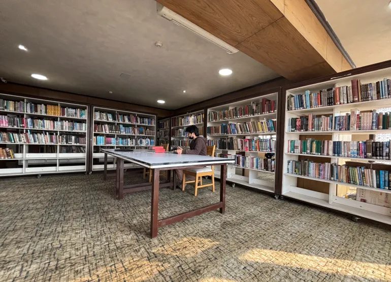 لماذا تُخضِع الهند الكتب في كشمير للتدقيق بحثاً عن محتوى "مناهض للوطن"؟ 4 AP25050180757669 1784456974