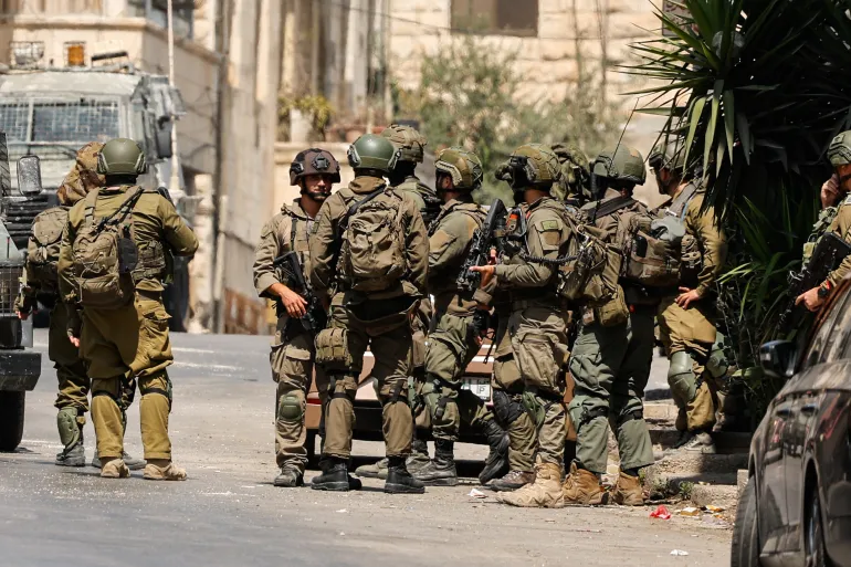 إحراق مساجد واعتقالات واسعة.. تصعيد إسرائيلي جديد في الضفة الغربية المحتلة 3 soldiers6847684 1752519400