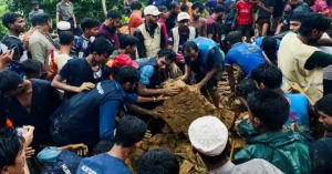 الروهينجا في بنغلاديش.. مخاطر المناخ والرياح الموسمية تلاحق اللاجئين 18 الروهينجا في بنغلاديش الصورة: لاجئون من الروهينغجا يعملون على إنقاذ ضحايا من موقع انهيار أرضي في مخيم للاجئين الروهينغيا، كوكس بازار، بنغلاديش، 8 يوليو 2026.