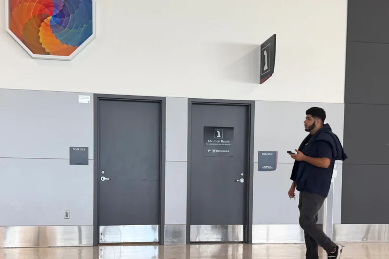 texas governor ablution facilities airports 768x512 1