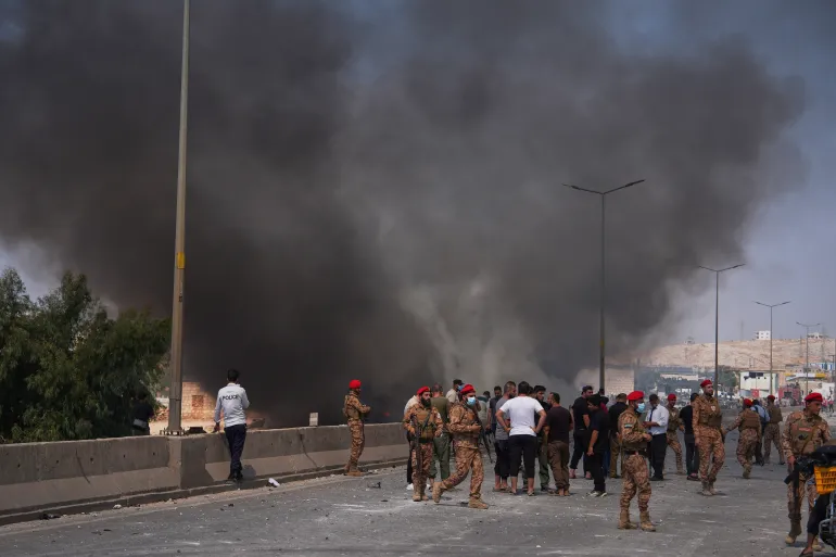 14 قتيلًا بانفجار مستودع للأسلحة ومخلفات الحرب في إدلب.. ووزارة الدفاع السورية تعلن مسؤوليتها 2 AP26252399345510 1788960553