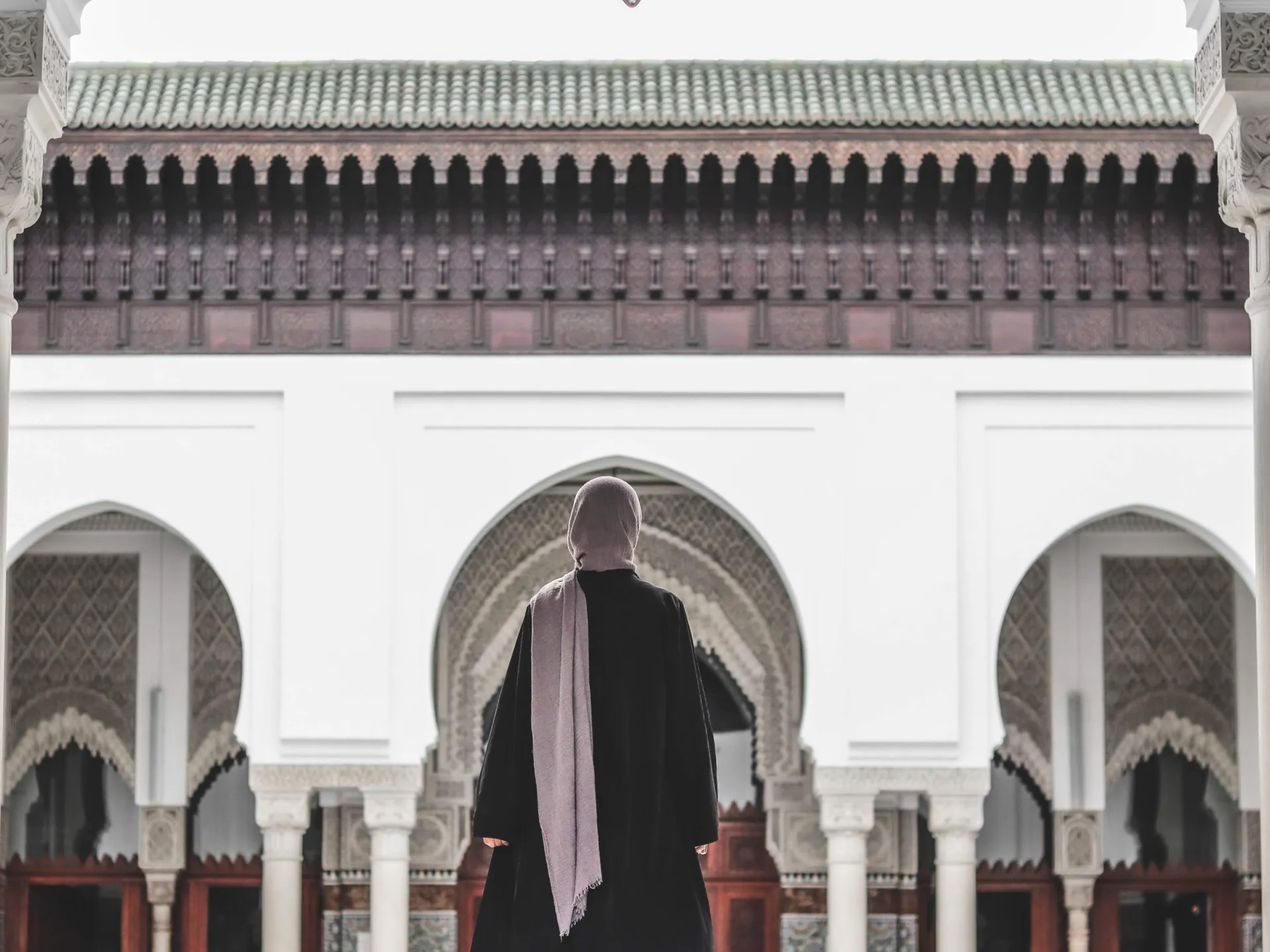 الحجاب يعود إلى واجهة الجدل في فرنسا.. اليمين المتطرف يلوّح بالحظر والغرامات 6 GettyImages 1305920991