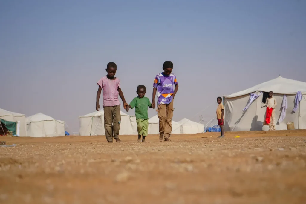 نزوح مئات الأسر السودانية إلى طويلة وسط تحذيرات من سوء التغذية وتفشي الأمراض 9 UNI895850