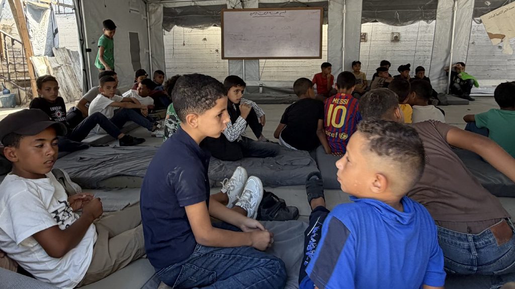 gaza school tent mee